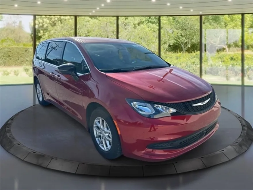 2026 Chrysler Voyager LX photo 1