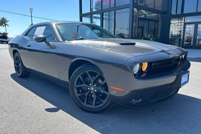 2020 Dodge Challenger SXT photo 1