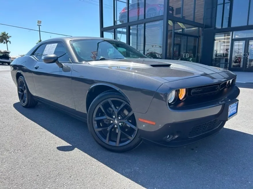 2020 Dodge Challenger SXT photo 1