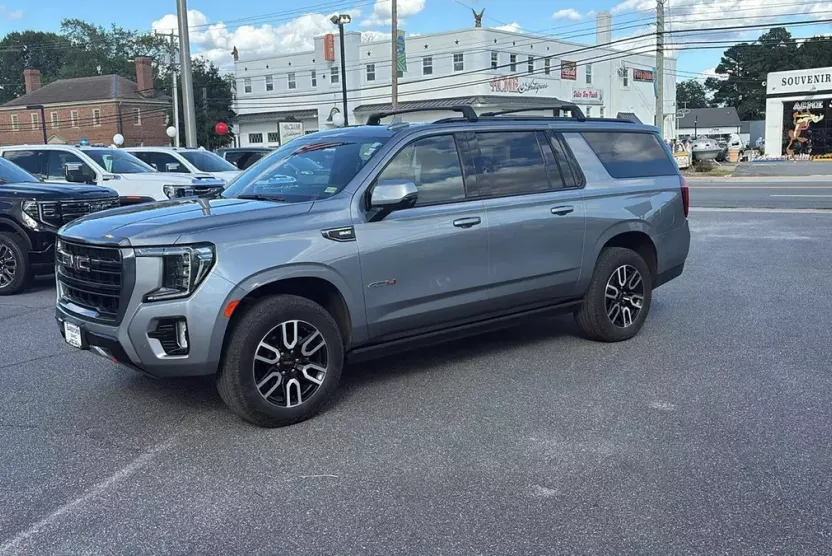 2023 Gmc Yukon XL AT4 photo 1