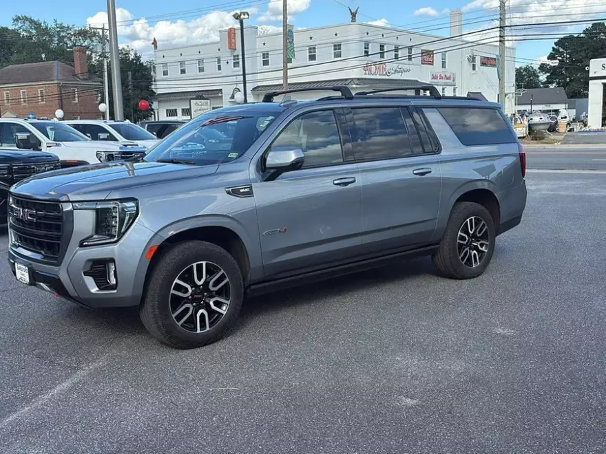 2023 Gmc Yukon XL AT4 photo 1