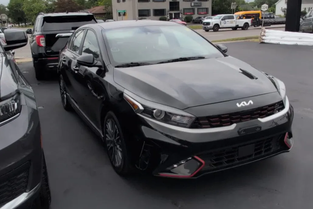 2023 Kia Forte GT-Line photo 1