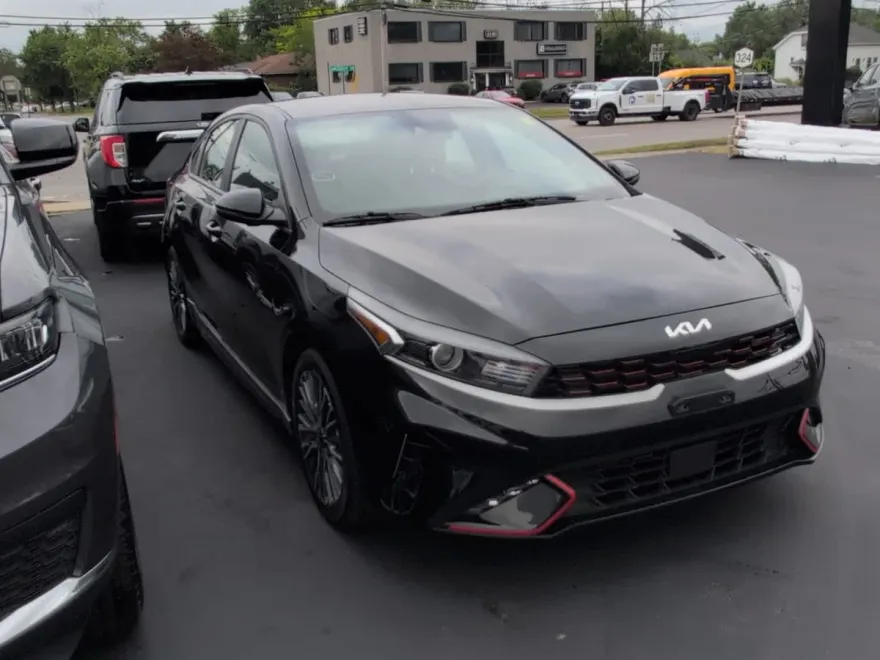 2023 Kia Forte GT-Line photo 1