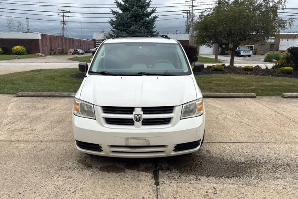 2008 Dodge Grand Caravan SE photo 1