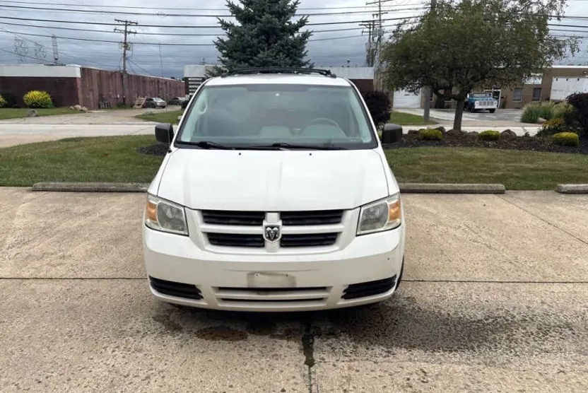 2008 Dodge Grand Caravan SE photo 1