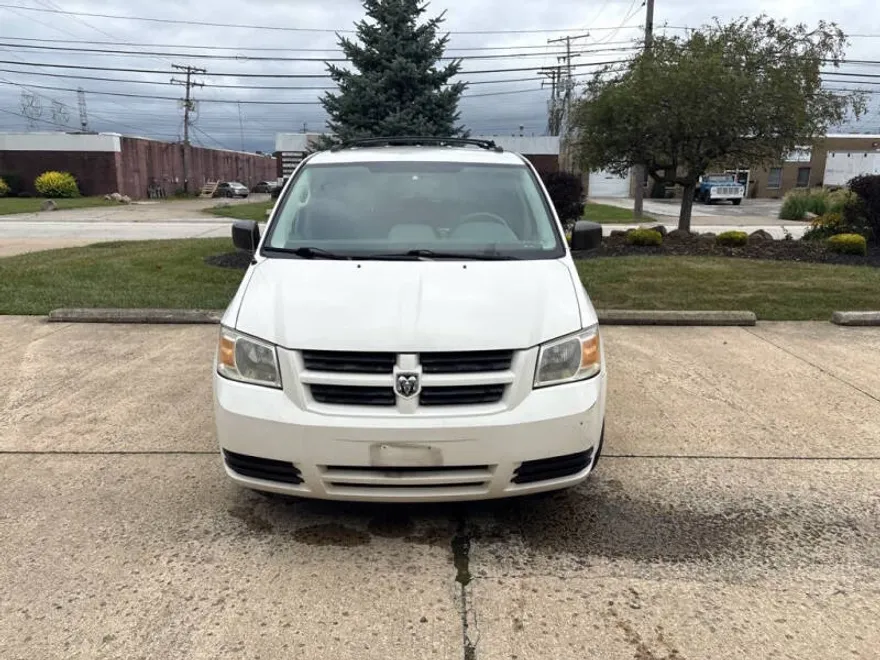 2008 Dodge Grand Caravan SE photo 1