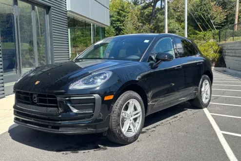 2024 Porsche Macan Base photo 1