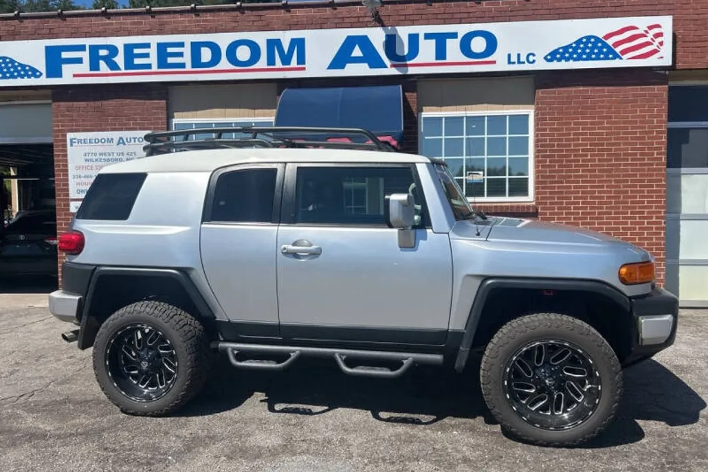 2007 Toyota FJ Cruiser Base photo 1