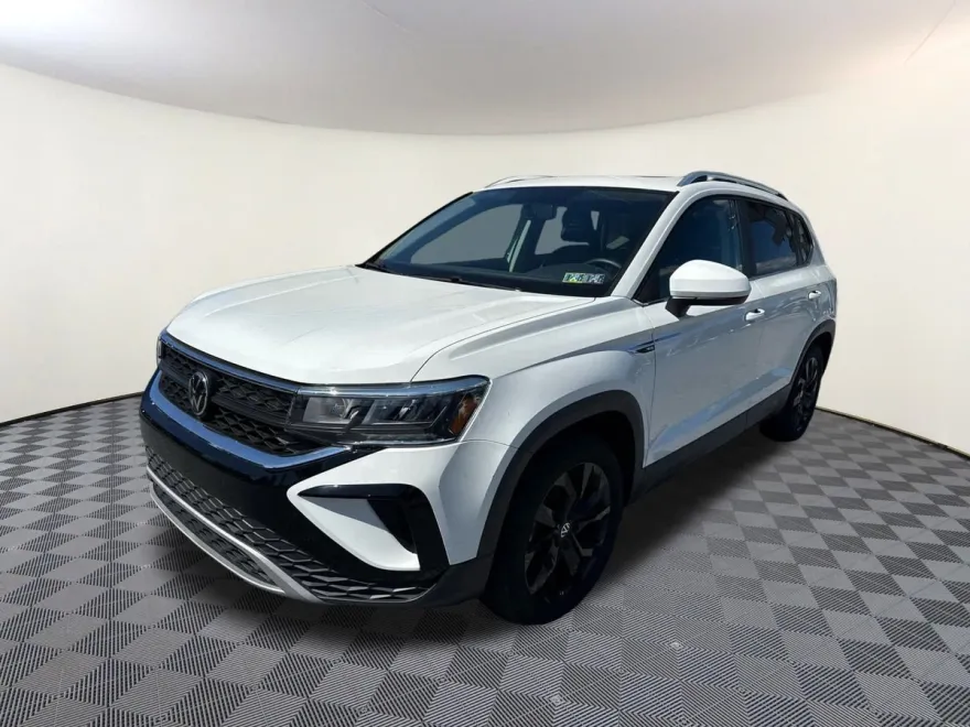 2022 Volkswagen Taos SE photo 1