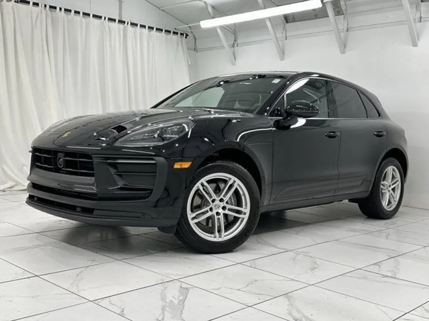 2024 Porsche Macan Base photo 1