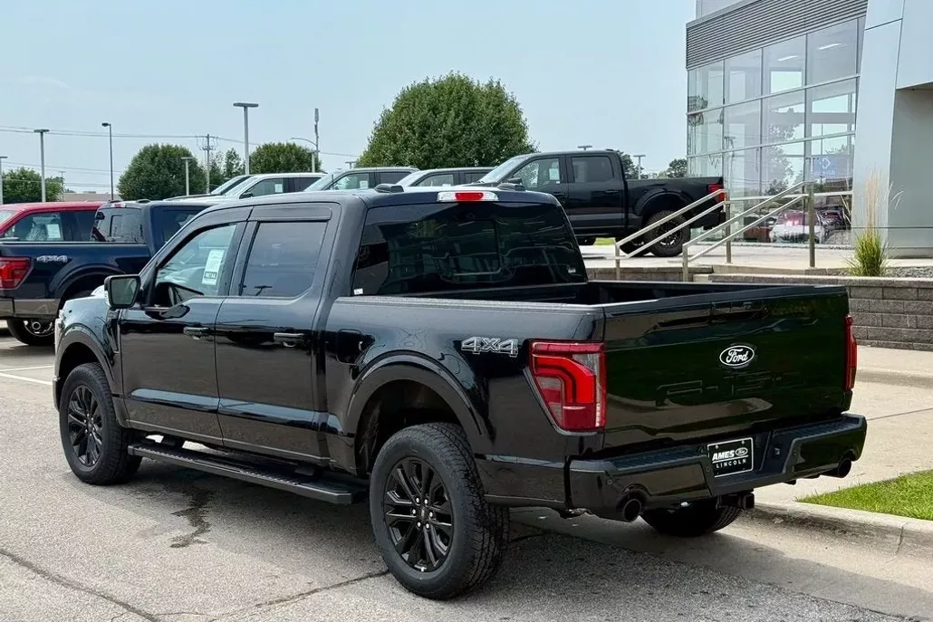 2025 Ford F-150 Lariat photo 1