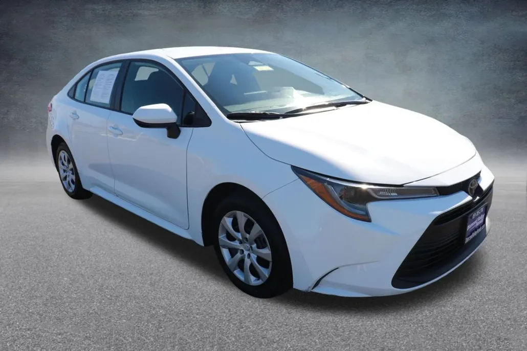 2024 Toyota Corolla LE photo 1