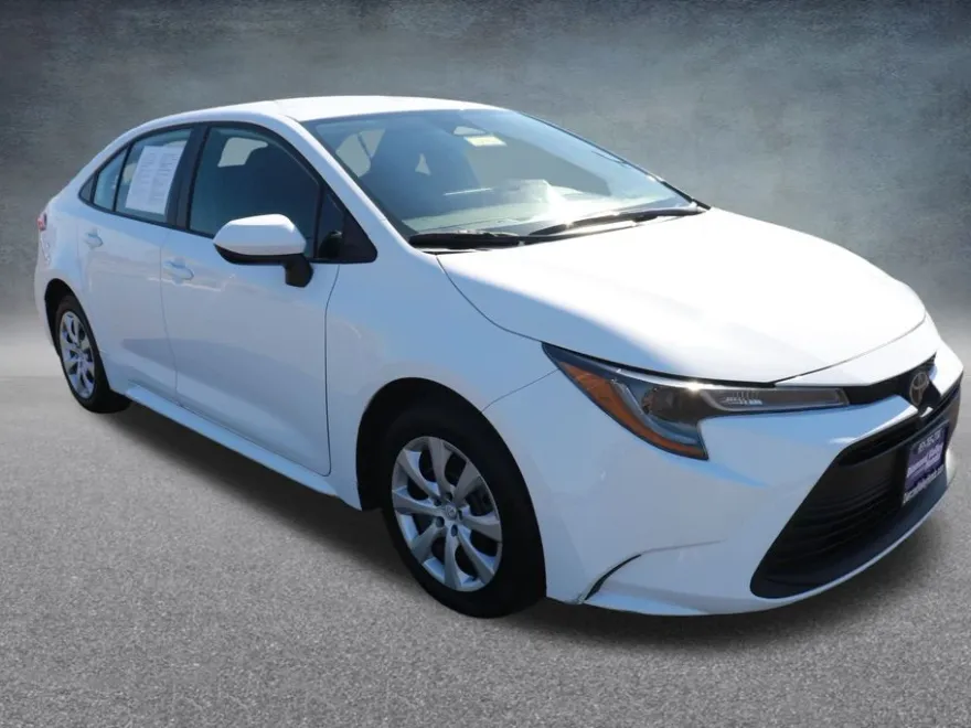 2024 Toyota Corolla LE photo 1