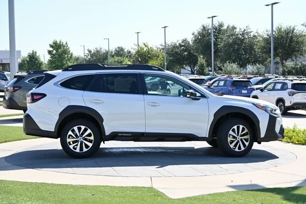 2025 Subaru Outback Premium photo 1