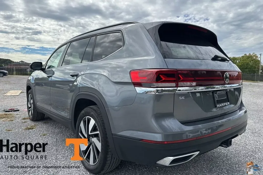 2024 Volkswagen Atlas SE Technology photo 1
