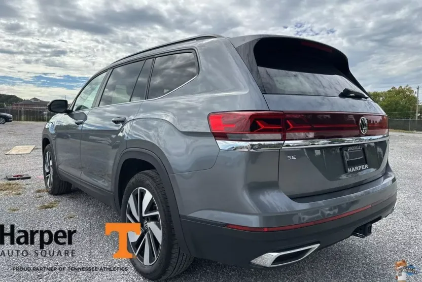 2024 Volkswagen Atlas SE Technology photo 1