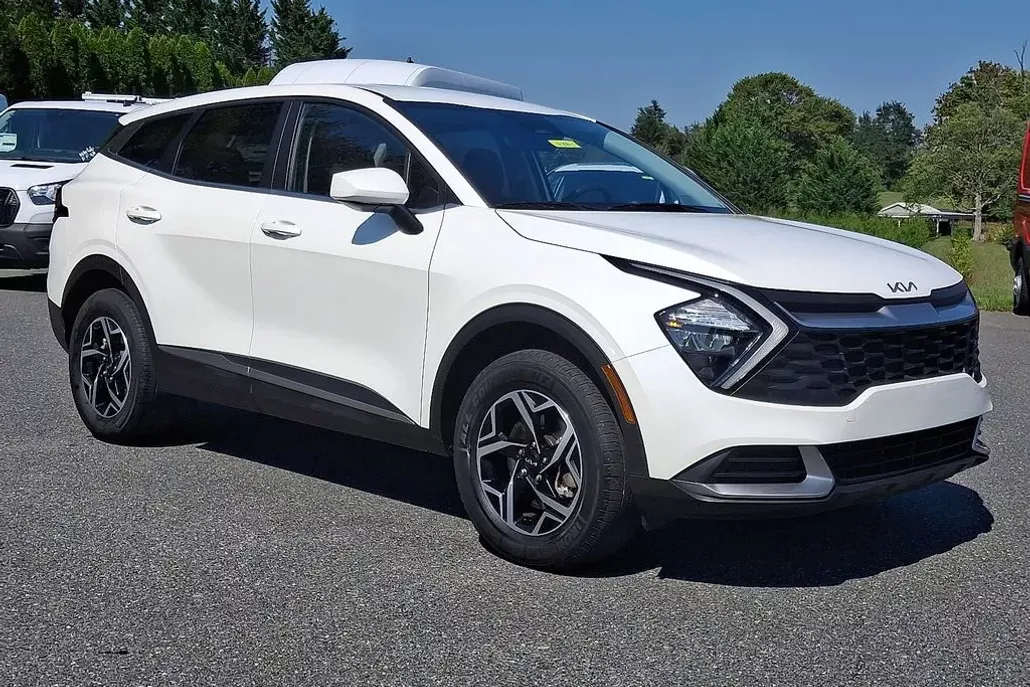 2023 Kia Sportage LX photo 1
