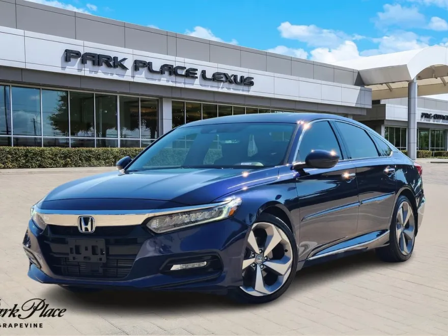 2018 Honda Accord Touring photo 1