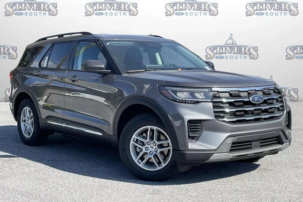 2025 Ford Explorer photo 1