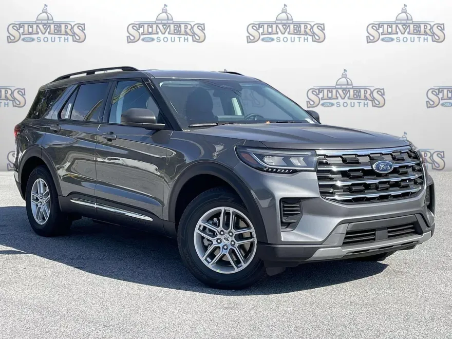 2025 Ford Explorer photo 1