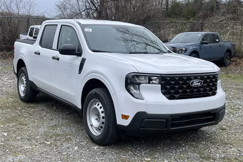 2025 Ford Maverick XL photo 1