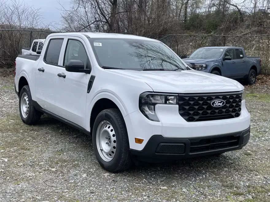 2025 Ford Maverick XL photo 1