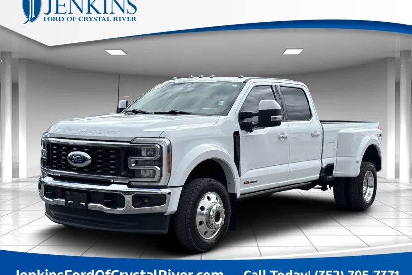 2023 Ford F-450 Lariat photo 1