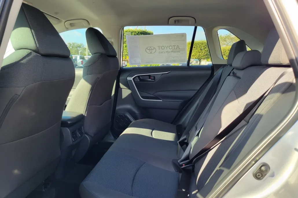 2025 Toyota RAV4 Hybrid LE photo 1