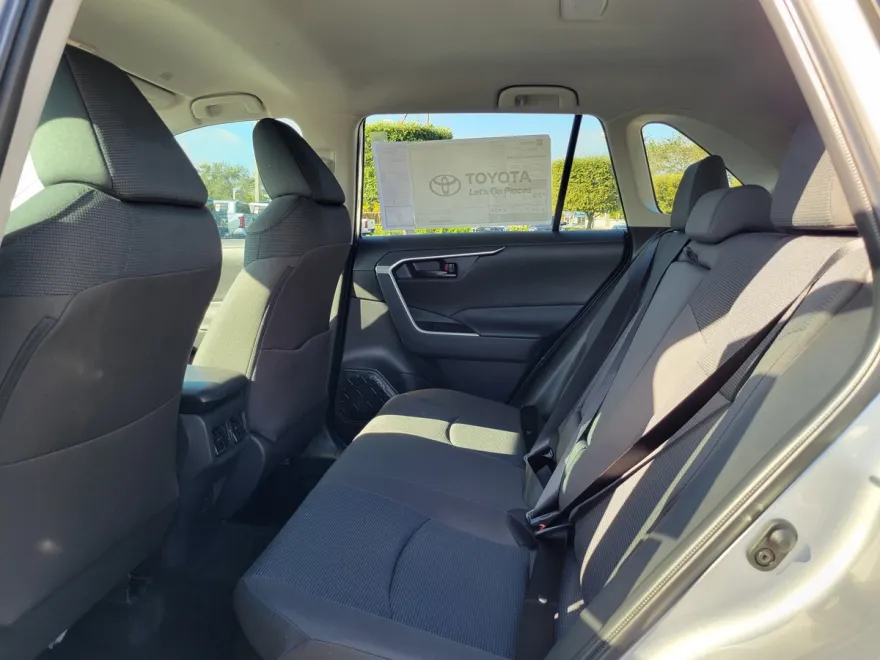 2025 Toyota RAV4 Hybrid LE photo 1
