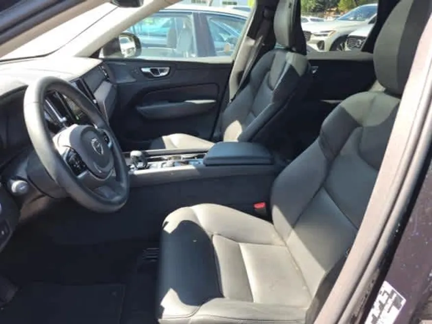 2023 Volvo XC60 Recharge Hybrid Plus photo 1