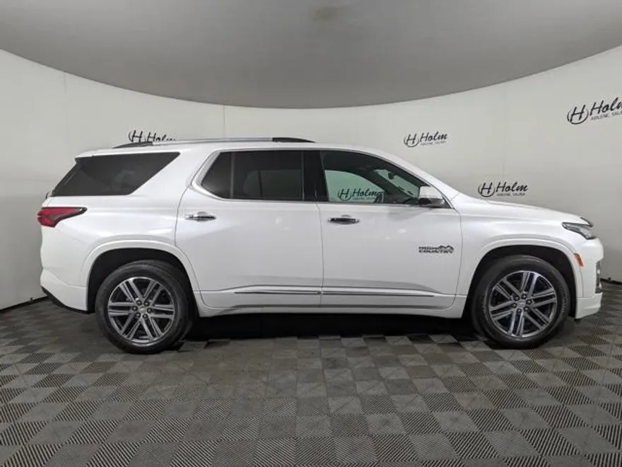 2022 Chevrolet Traverse High Country photo 1