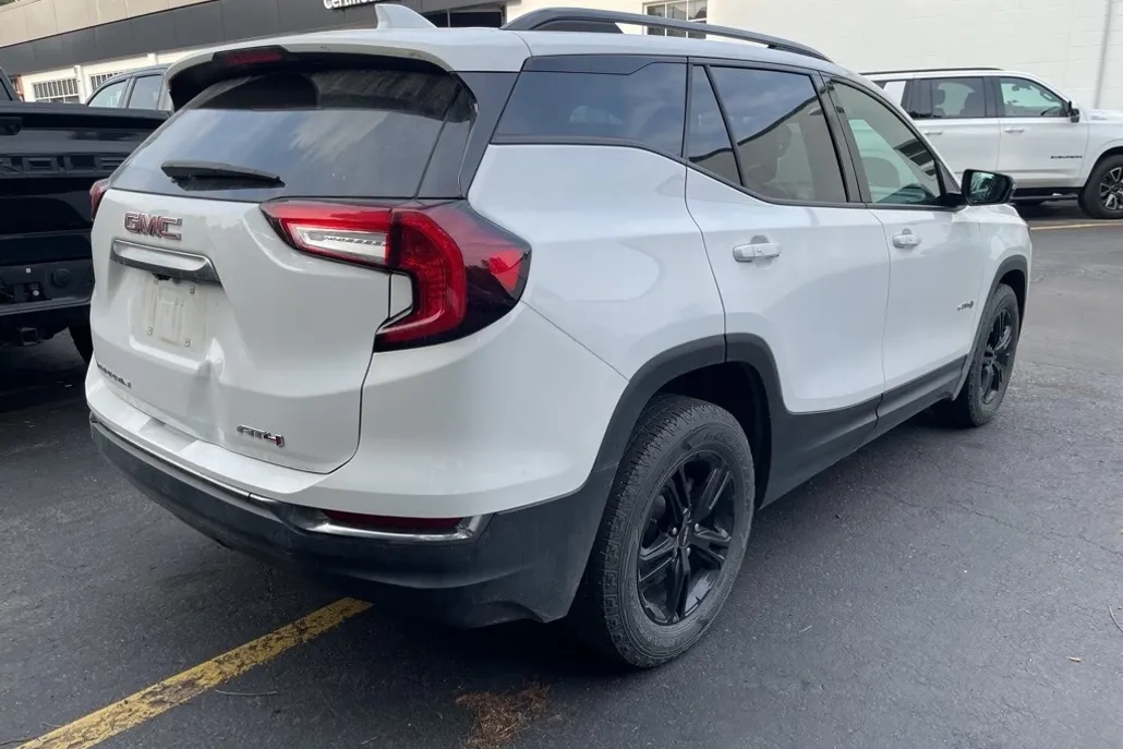 2022 Gmc Terrain AT4 photo 1