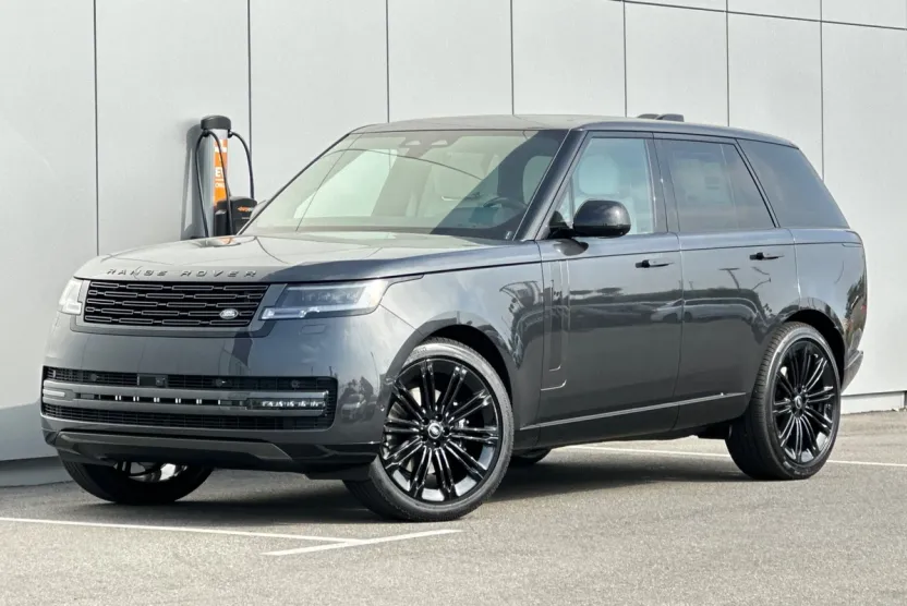 2025 Land Rover Range Rover SE photo 1