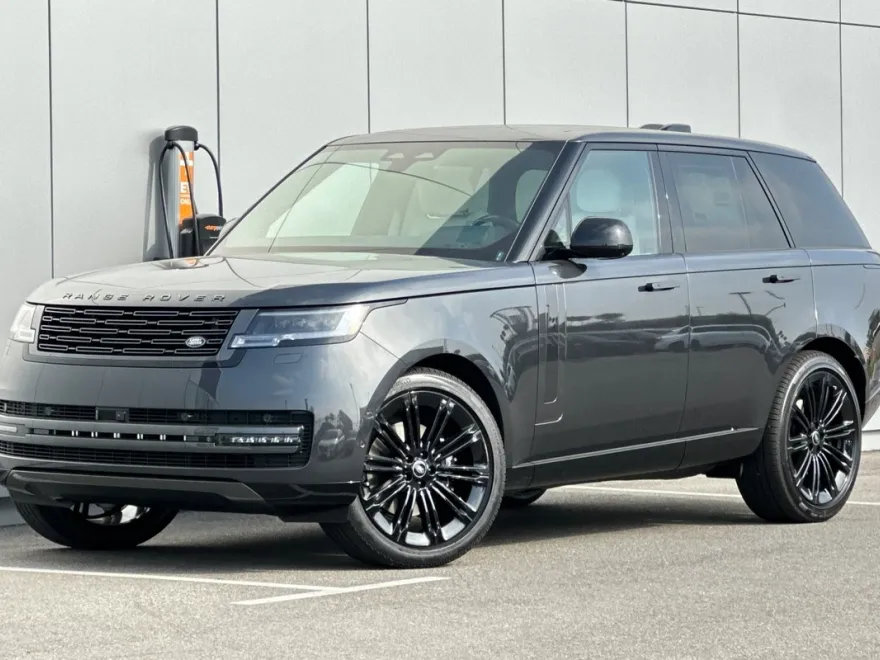2025 Land Rover Range Rover SE photo 1