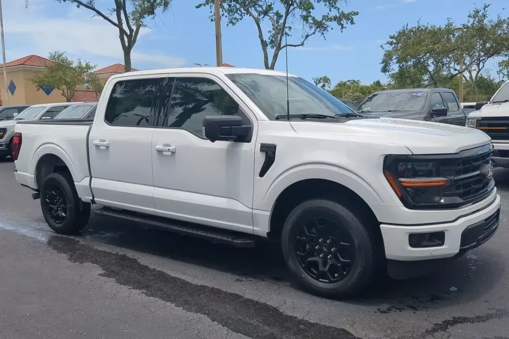 2025 Ford F-150 XLT photo 1