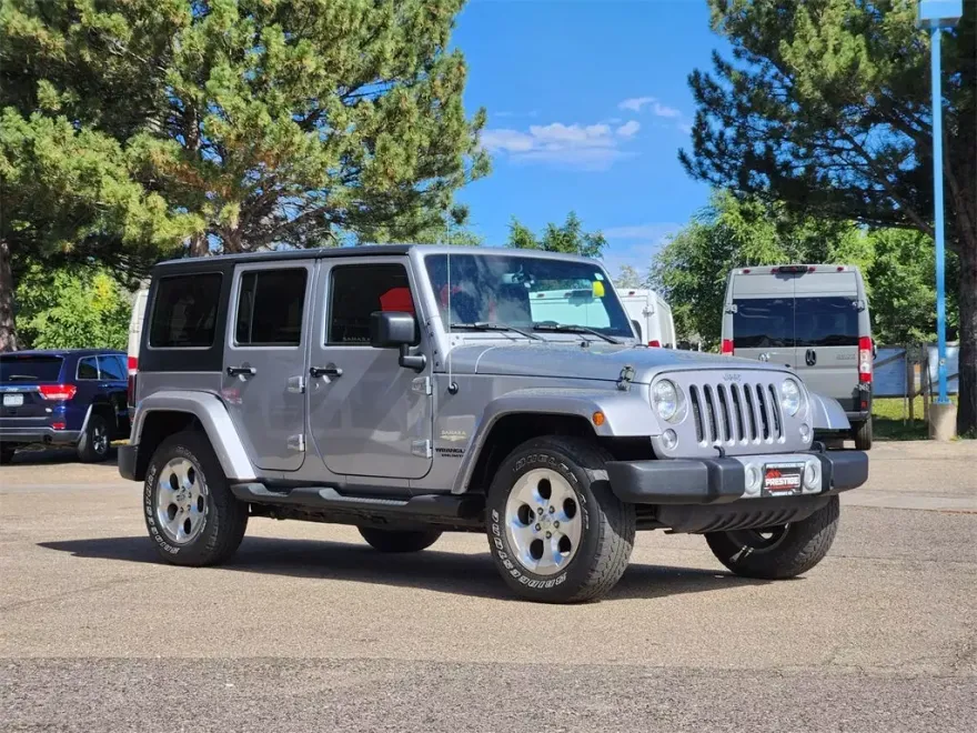 2015 Jeep Wrangler Unlimited Sahara photo 1