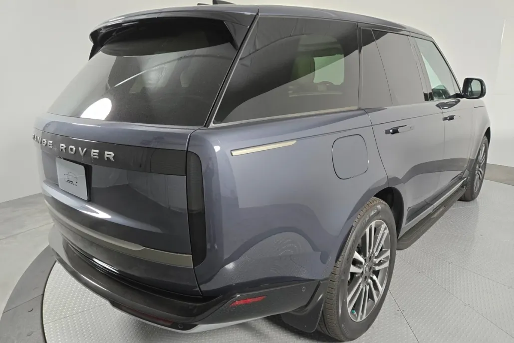 2025 Land Rover Range Rover SE photo 1