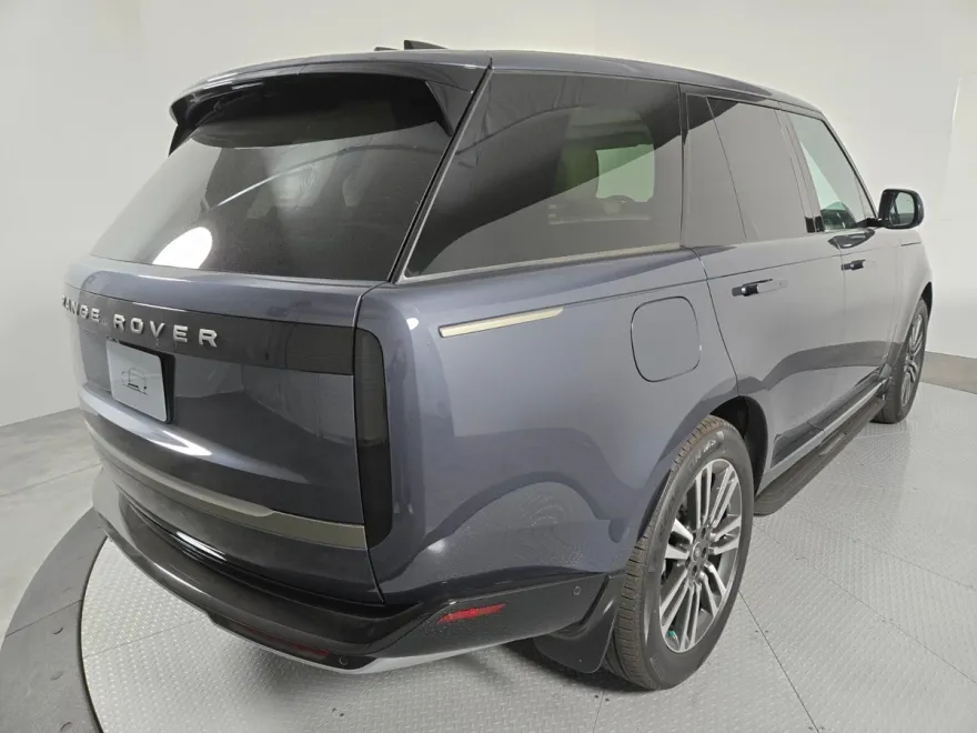 2025 Land Rover Range Rover SE photo 1