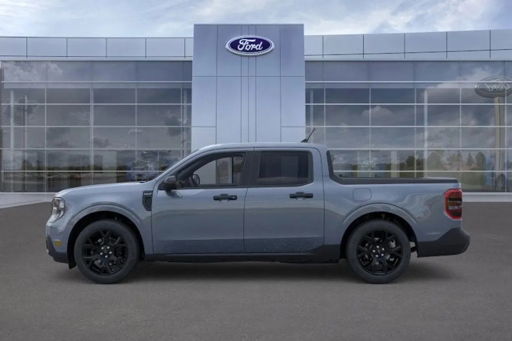 2025 Ford Maverick XLT photo 1
