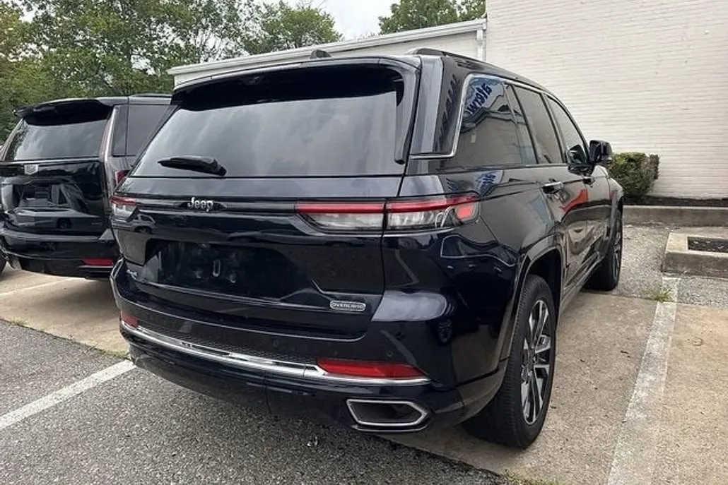 2024 Jeep Grand Cherokee Overland photo 1