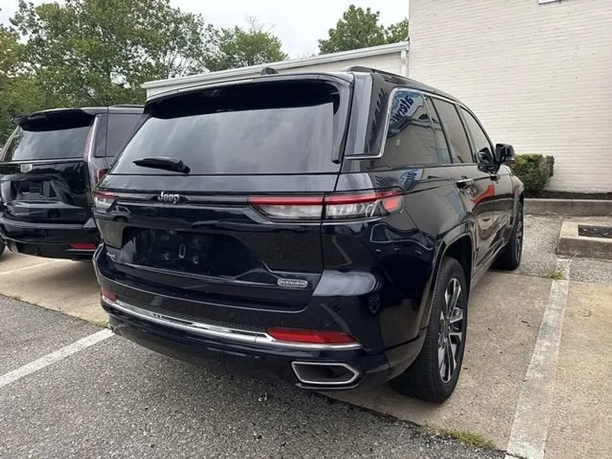 2024 Jeep Grand Cherokee Overland photo 1