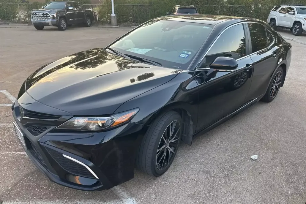 2024 Toyota Camry SE photo 1