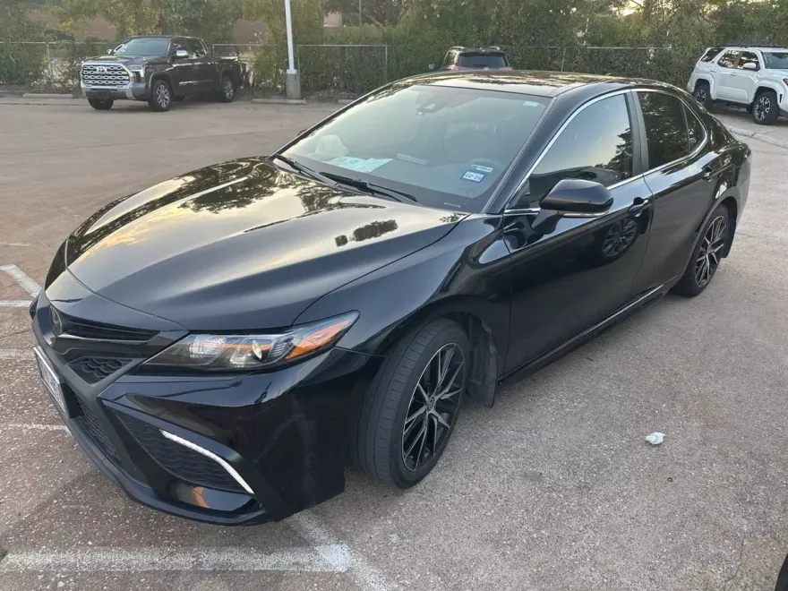 2024 Toyota Camry SE photo 1