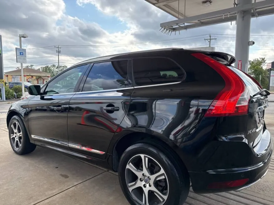2015 Volvo XC60 T6 Drive-E photo 1