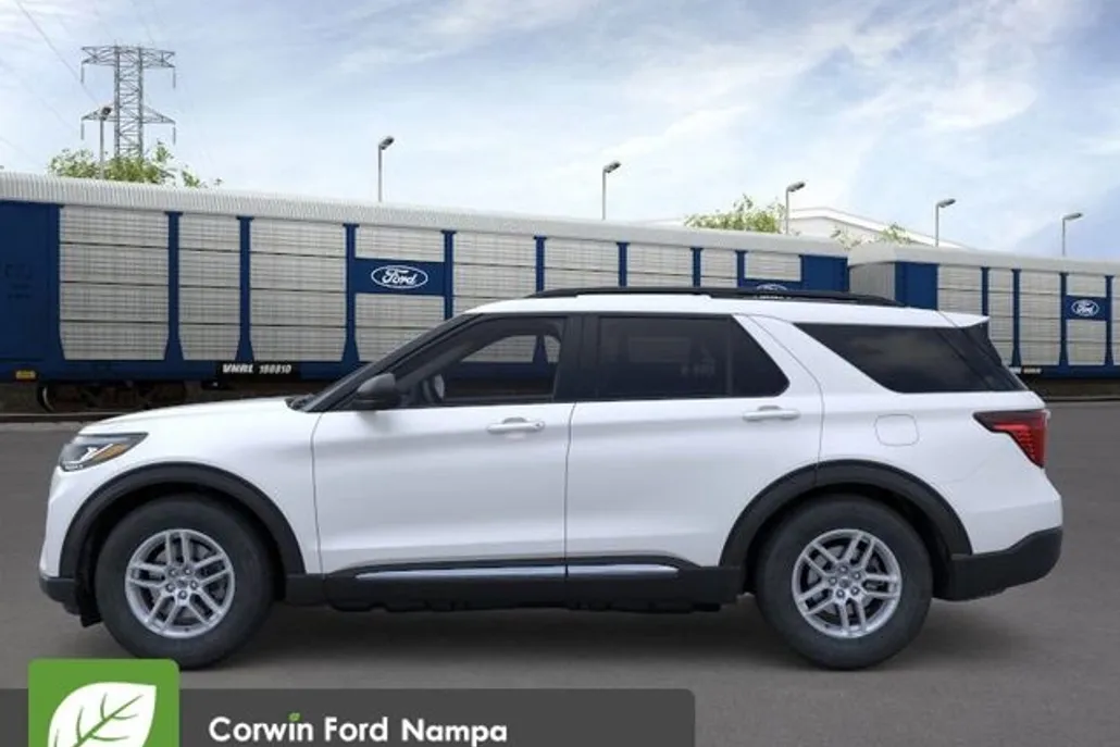 2025 Ford Explorer photo 1