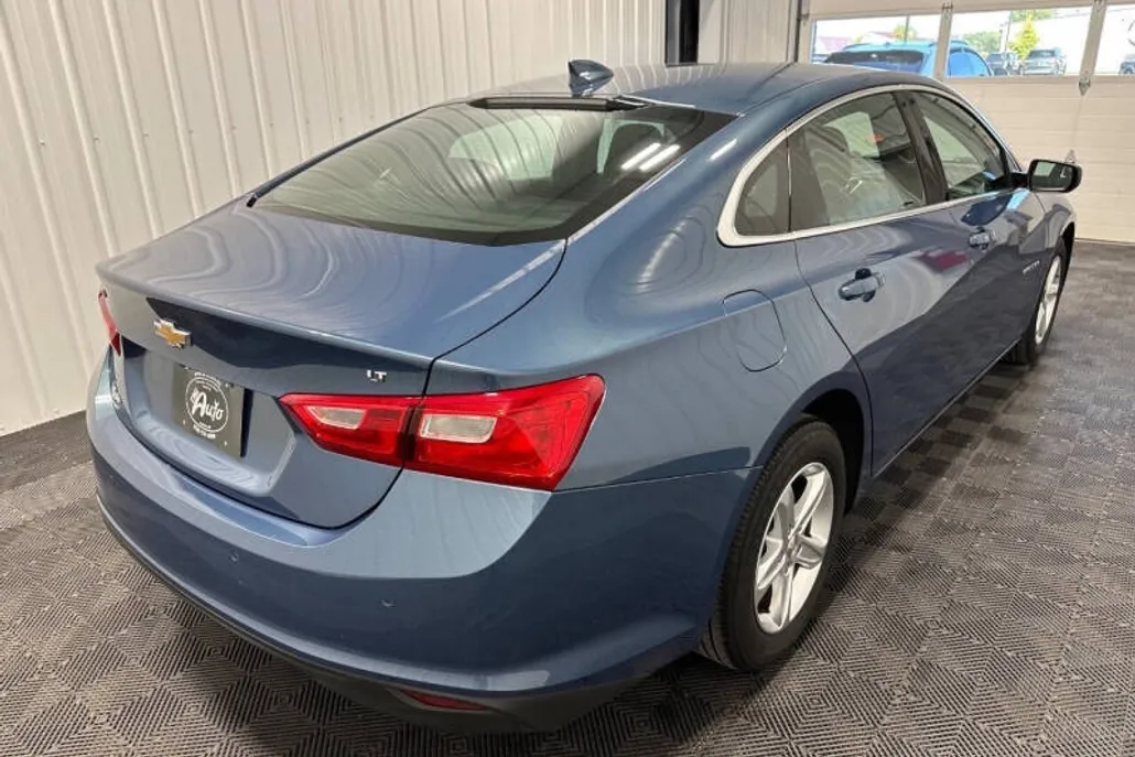 2024 Chevrolet Malibu 1LT photo 1