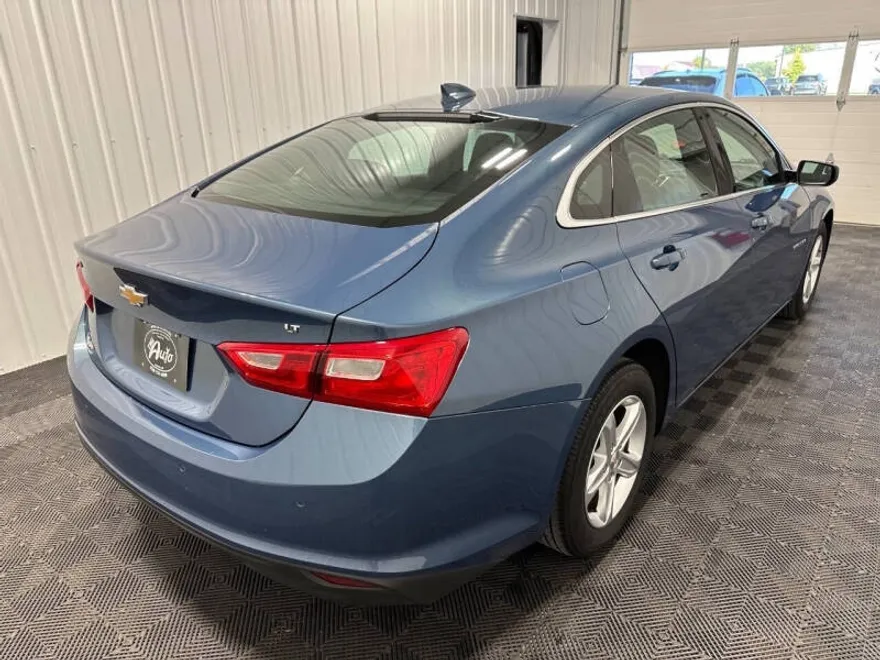 2024 Chevrolet Malibu 1LT photo 1