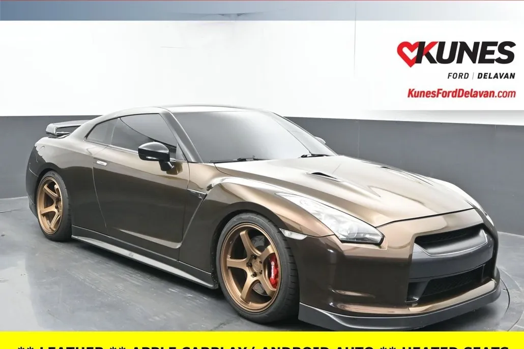 2010 Nissan GT-R Premium photo 1