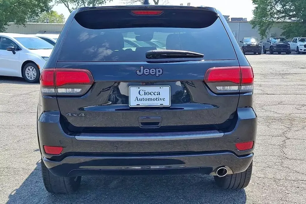 2021 Jeep Grand Cherokee Anniversary Edition photo 1
