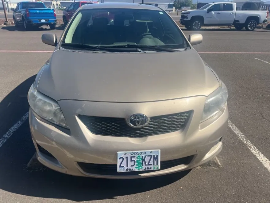 2010 Toyota Corolla LE photo 1